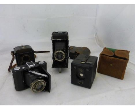 A Zeiss Ikon Klio camera, a leather cased Zeiss Ikon Telma Nettor-Anastigmat camera, a Voigtlander 'Brilliant' camera and a Z