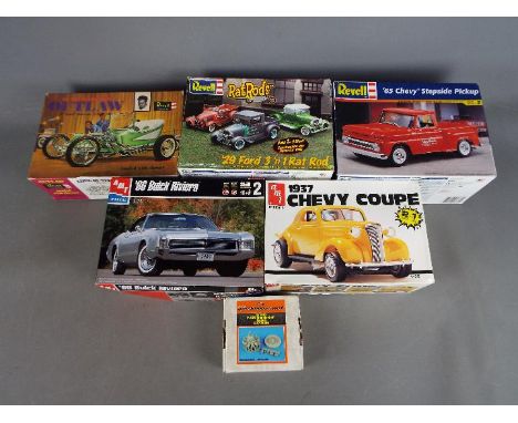 AMT, Revell - Six boxed plastic model car and accessory kits in 1:25 scale. Lot includes Revell 85-2348 '29 Ford 3 in 1 rat R