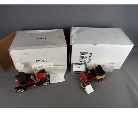 Franklin Mint - Two boxed Franklin Mint diecast vehicles. Lot contains a boxed Franklin Mint diecast 1:24 scale 1911 Stanley 