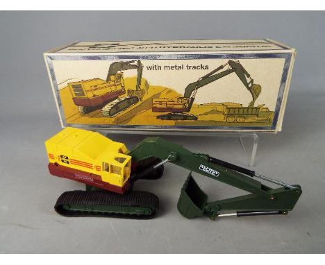 NZG - A boxed 1:50 scale NZG #139 Bucyrus Erie 40H Hydraulic Excavator The model in yellow, green and maroon features black r