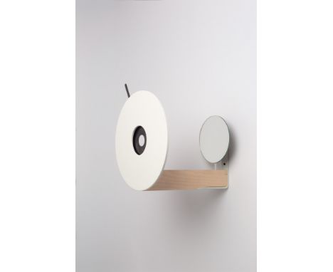 (See English version below)Olafur Eliasson (Kopenhagen 1967 – lebt in Berlin). „Eye Eye“. 2002Irisblende aus Plastik, Spiegel