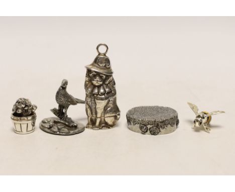 A modern 925 dog vesta case, 63mm, a modern silver and enamel model of a bee and two other items.