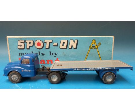 Spot-On by Tri-ang diecast model 1:42 scale Austin Prime Mover with articulated flat float in B.M.C. dark blue livery, 106A/0