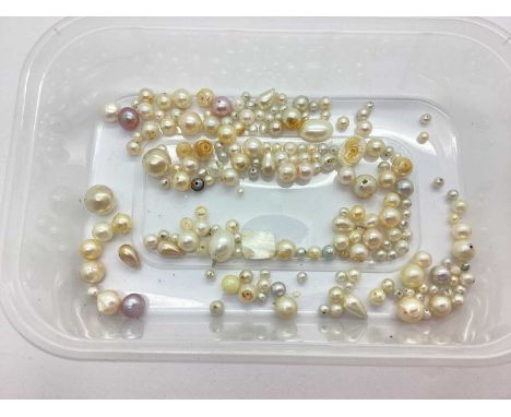 A Collection of Loose Beads, including freshwater pearl beads and imitation pearl beads.