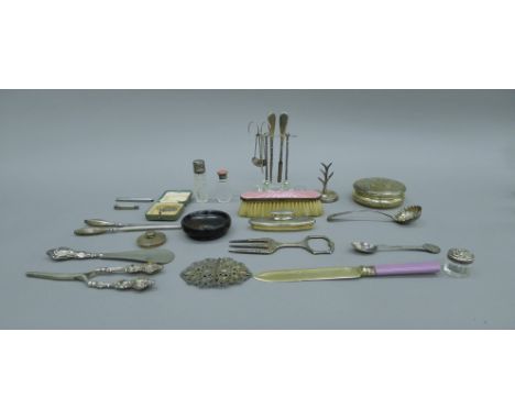 A quantity of various silver and silver plate including a vanity set, a ring tree, a buckle, powder pot etc. The latter 9.5 c