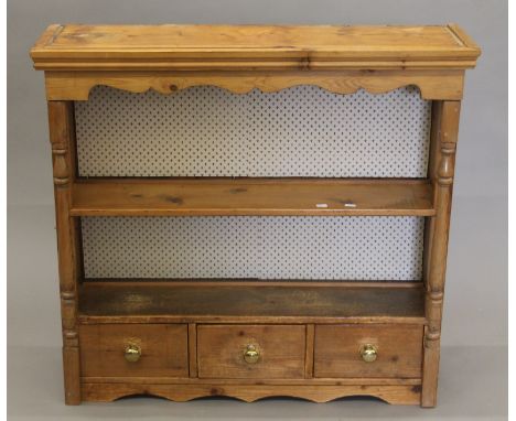 A pine shelf. 96 cm wide.