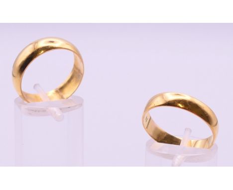 Two 22 ct gold wedding bands. 10 grammes. Ring sizes Q/R and R/S. 
