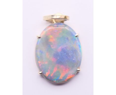 An 18 ct gold and opal pendant. 2 cm high.