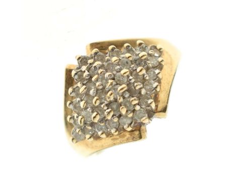 Diamond cluster yellow metal ring, the shank stamped '14K', size K½, 4.1g gross approx