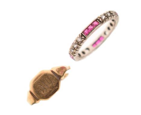 1960s 9ct white gold eternity ring set red and white stones, size O, and a 9ct gold signet ring, Chester hallmark (a/f), 4.7g