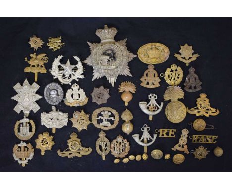 Collection of military cap badges to include; The Dorsetshire Regiment, The Royal Highlanders, Worcestershire Regiment, The S