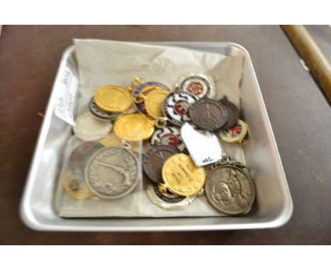 SMALL BOX CONTAINING ENAMEL BADGES, SOME FOR AIR PISTOL LEAGUE
