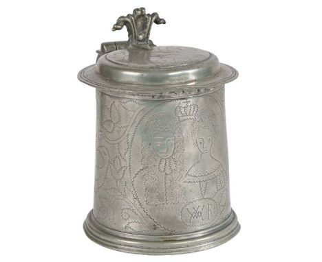 A very rare William & Mary Royal commemorative double-portrait pewter wrigglework flat-lid tankard, circa 1690The straight-si