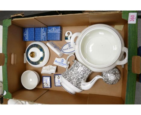 Royal Doulton Carlyle lidded tureen (2nds), Royal Doulton ceramic display stands, key rings etc (1 tray) 
