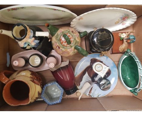 A mixed collection of ceramic items to include Carltonware two tone cruet set, Studio pottery water jug, small Aynsley mantle
