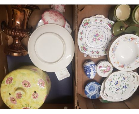 A mixed collection of items to include Royal Worcester Cake plate (boxed) in the vine harvest pattern, 6 Chartley Wedgwood si