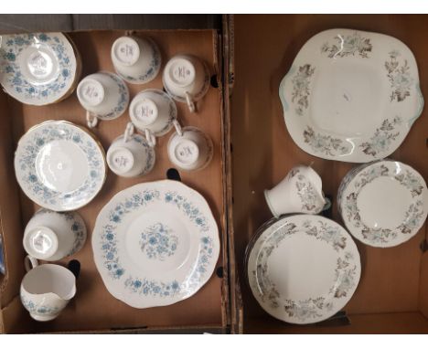 A mixed collection of tea ware items to include Colclough tea set consisting of cake plate, milk/sugar, 5 side plates, 6 cups