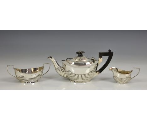 An Edwardian silver three piece bachelor's tea service, Jones &amp; Crompton, Birm. 1905, in the George III style, oval form 