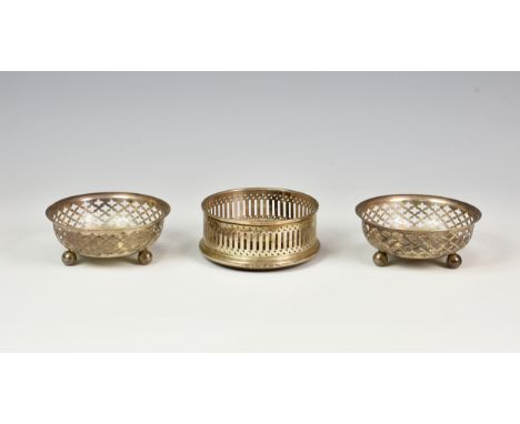 A pair of George V silver pierced bon bon dishes, William Hutton & Sons Ltd, Birmingham 1912, circular form, pierced with orn