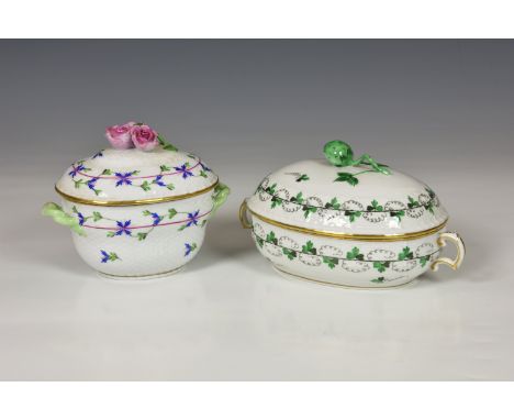 A Herend porcelain bonbonnière or dressing table box, hand painted, green strawberry and parsley pattern with stylised cloud 