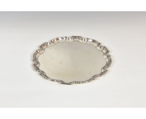 A George VI silver tray, Deakin & Francis Ltd., Birmingham 1940, shaped circular form with pie-crust Chippendale style edge, 