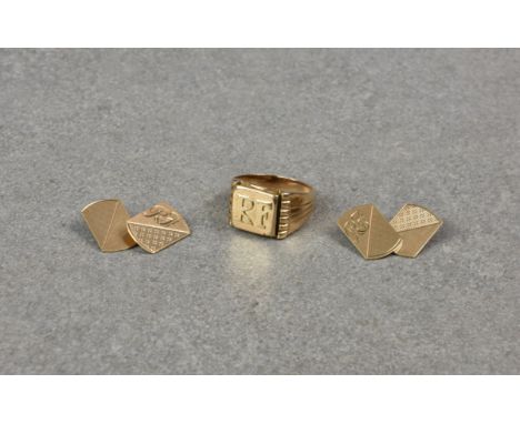 A 14ct yellow gold signet ring, bearing the initials 'RF' in relief, over fluted shoulders, size R; together with a pair of 9