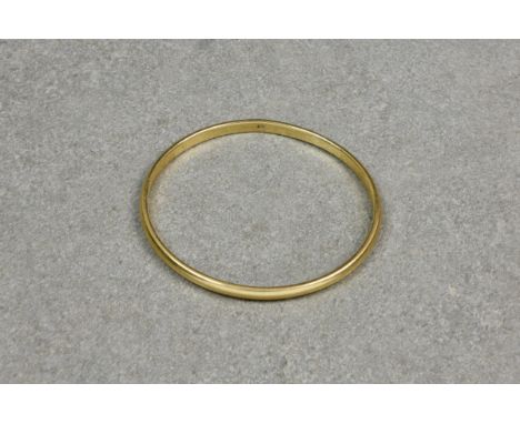 A 9ct gold plain bangle, 65mm. internal diameter. 