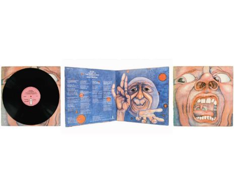 King Crimson; In The Court Of The Crimson King 12" album. UK 1st pressing LP (Pink "i" label, A2/B4, ILPS 9111) G+/VG.
 
Esti