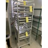 Chariot à pâtisserie sur roues