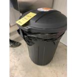 Réceptacle à rebus avec couvercle