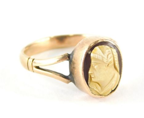 An Intaglio cameo set dress ring, with small oval cameo depicting a gentleman, 1cm x 1cm, with v splayed shoulders on a rose 