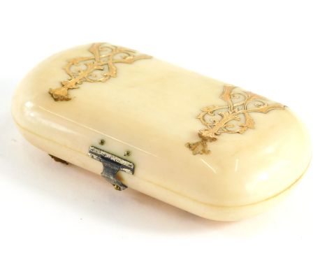 A 19thC oval snuff box, with gilt metal mounts, plain metal hinges with plain interior and elaborate clasp, 8cm wide.