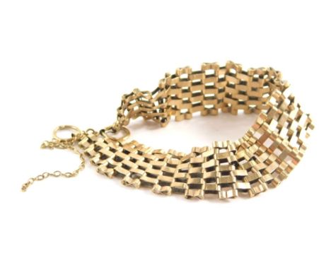 A 9ct gold gate bracelet, of five and four bar design, with two loops and safety chain, 19cm long, 13.5g. 