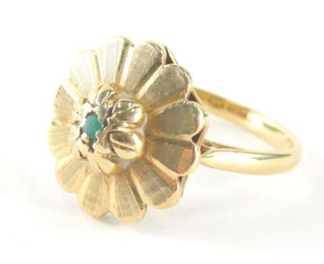 A 9ct gold dress ring, with central fanned design, set with central malachite stone, ring size N, 5.3g all in.