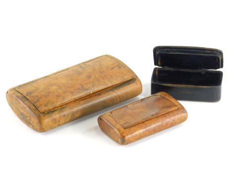 A 19thC papier mache snuff box, of shaped oval form with thumb mould handle and vacant cartouche, 6cm wide, a larger snuff bo