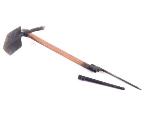 British Army entrenching tool handle, marked M.H.B. 195 marked with a broad arrow, with No.4 MkII bayonet,