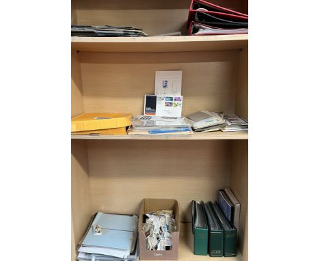 Assorted first day covers, cigarette cards etc 