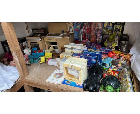 Hasbro Sindy Summer Looks figure, boxed together with Baywatch Barbie, Meccano sets, Shrek model, Brambly Hedge, dolls house 