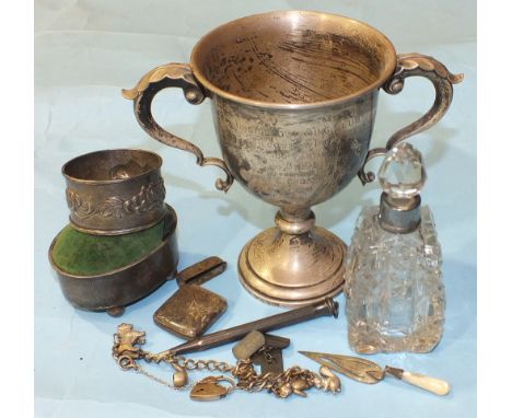 A silver presentation trophy cup, Birmingham 1929, 12.5cm high, ___5oz, a silver Vesta case, a Chinese silver oval pin cushio