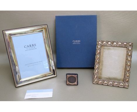 SILVER RECTANGULAR PHOTOGRAPH FRAME WITH A BEADED BORDER BY R CARR, SHEFFIELD 2004 (22.3cm x 17.5cm), BOXED, EDWARDIAN SILVER