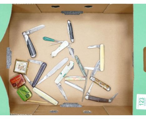 A collection of vintage pocket knives and Gramophone needle boxes: 