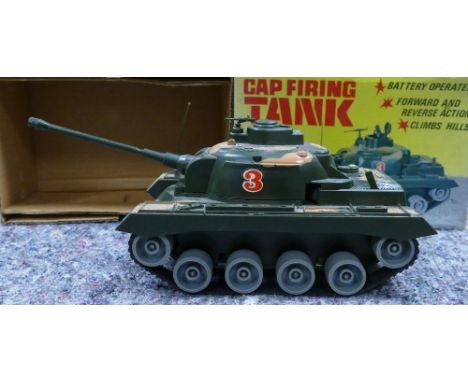 Marx Toys Cap Firing Tank: boxed, made in HK 