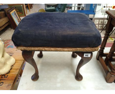 Victorian raising piano stool: in need of repair 
