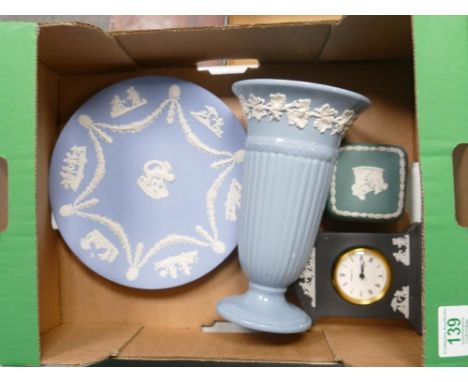 A mixed collection of Wedgwood items to include: black bassalt mantle clock, teal lidded box, Queensware vase etc 