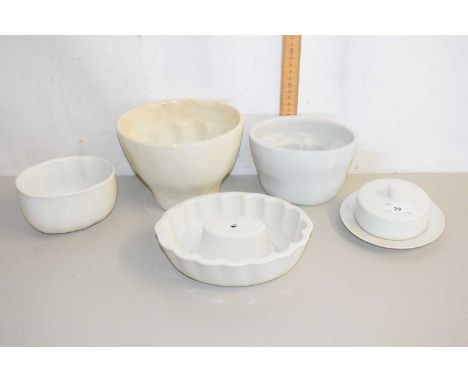 Quantity of ceramic jelly moulds
