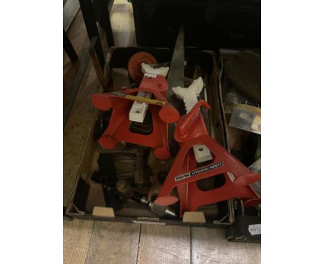 A large gorup of workshop and other tools (6 boxes and a tool box) 