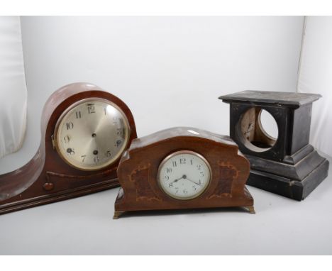 Large quantity of mantel clock housings, movements, alarm clocks and others, all as found.