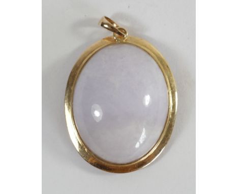 A .585 gold mounted cabochon mauve jade (untested) pendant, 26 x 21mm 