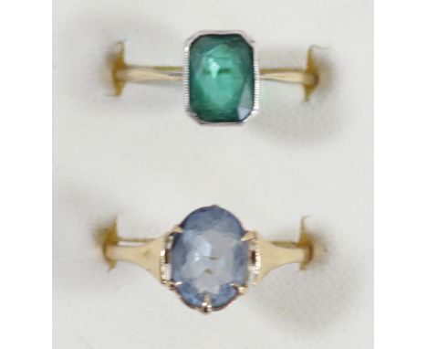 A vintage 9ct and green paste ring, O, and a blue synthetic spinel ring, N, 3.1gm 