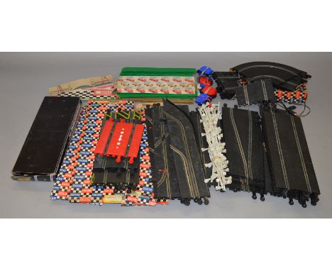 Mixed lot of vintage Scalextric items including boxed examples.